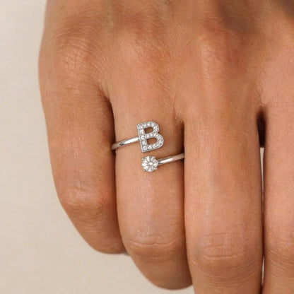 Schlichter verstellbarer Ring mit Initiale