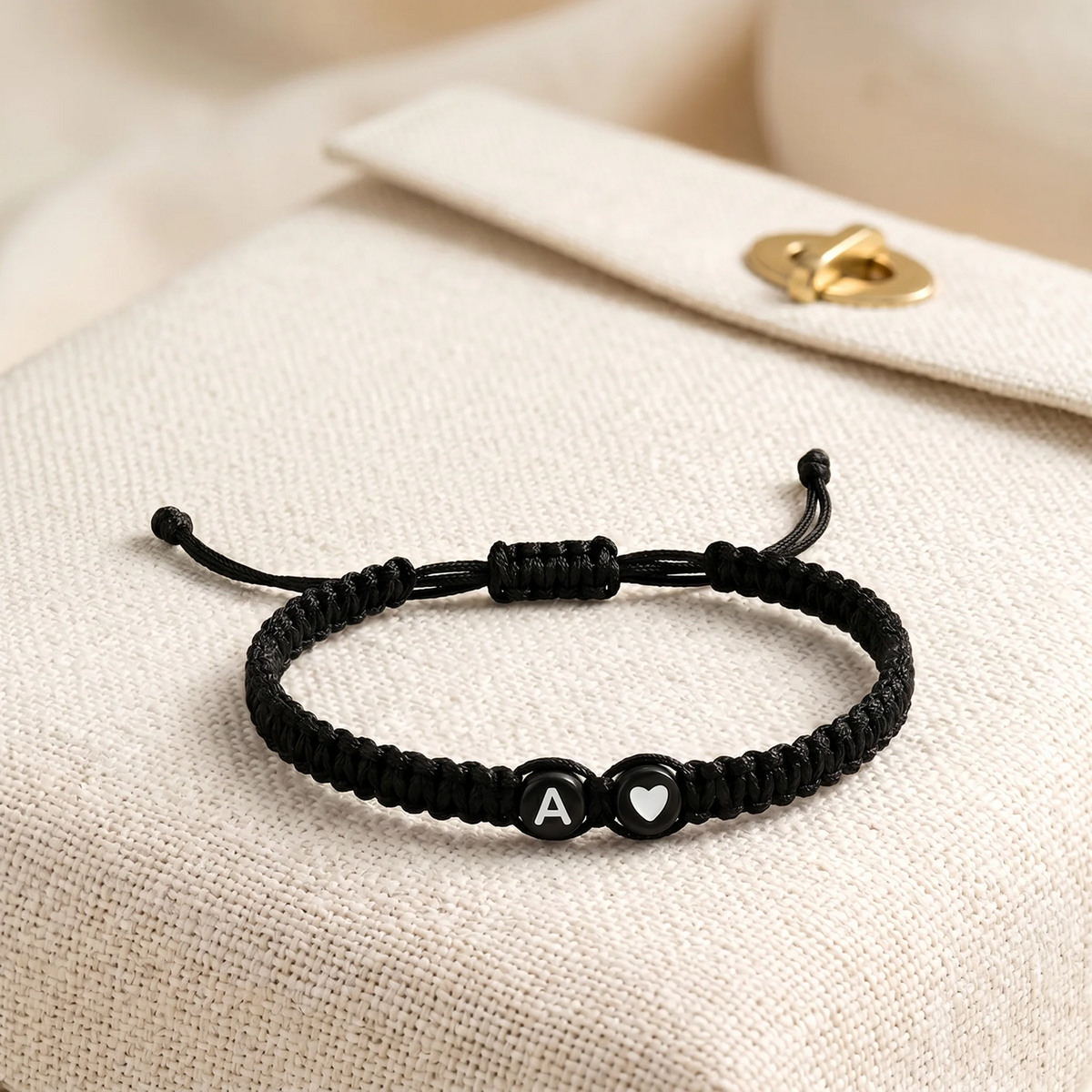 Pulsera Ajustable con Inicial y Corazón