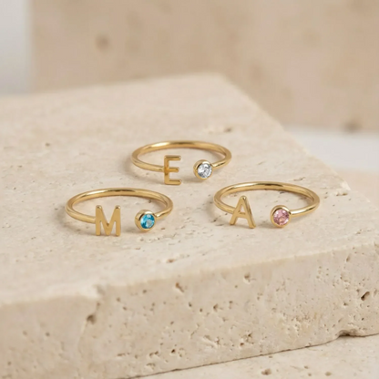 Verstellbarer Ring mit Initiale & Geburtsstein