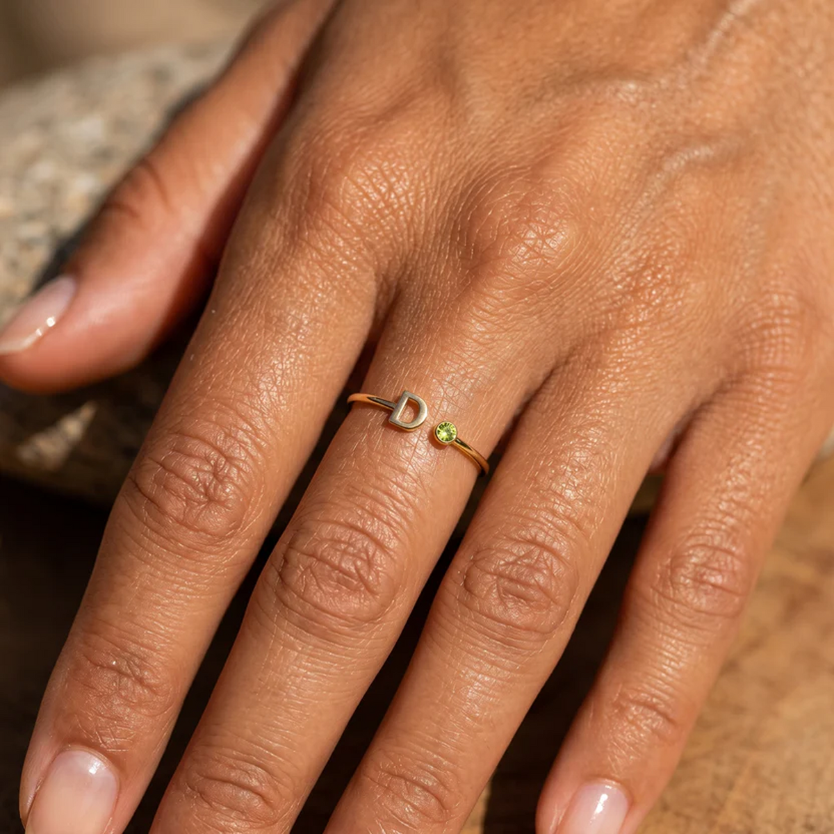 Verstellbarer Ring mit Initiale & Geburtsstein