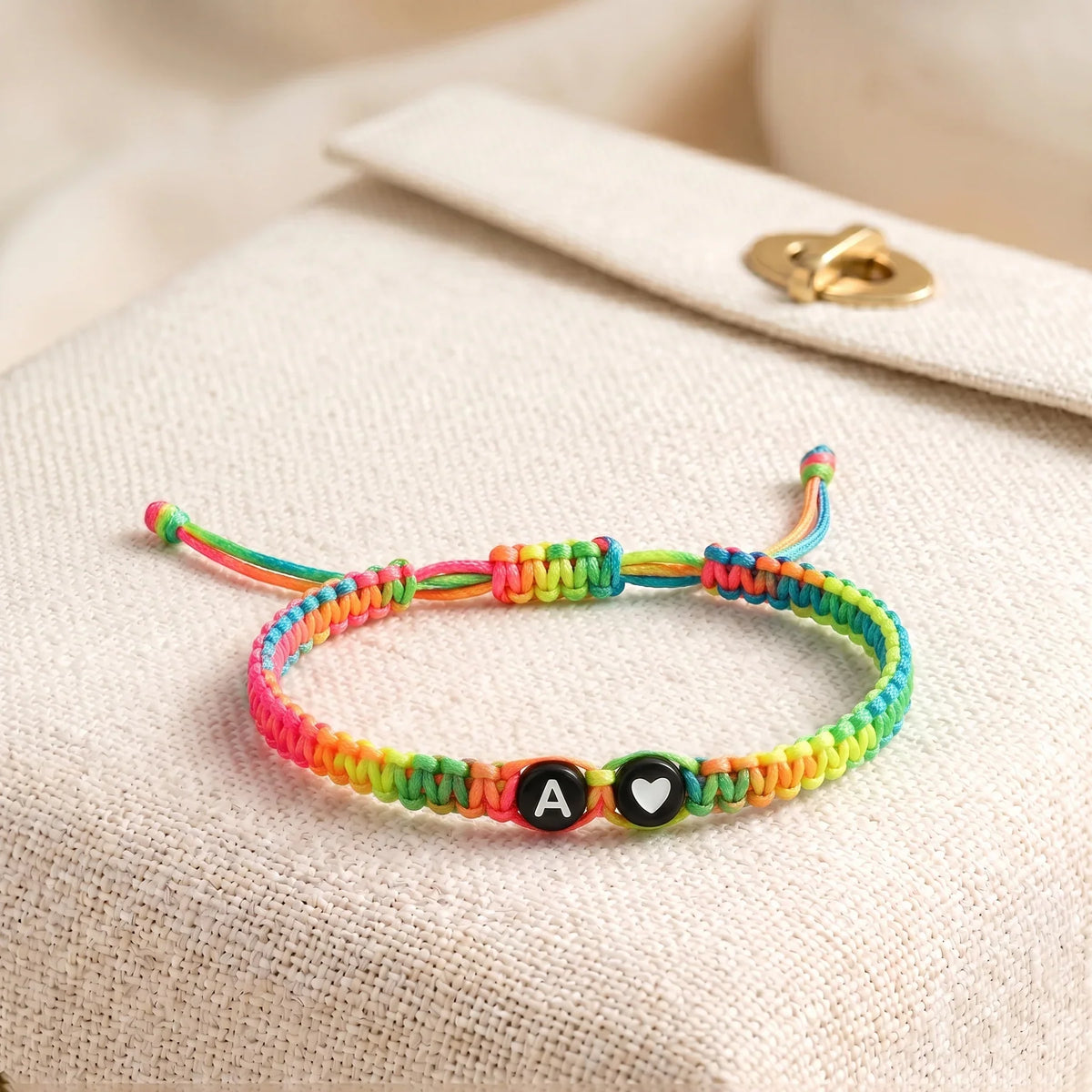 Pulsera Ajustable con Inicial y Corazón